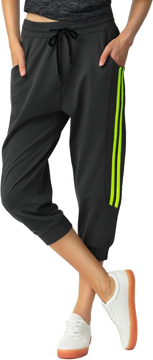 SPECIALMAGIC Women's Capri Sweatpants Cropped Joggers with Pockets Elastic Waist Drawstring